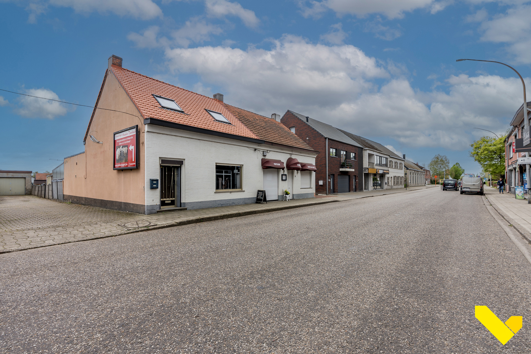 Verder te renoveren woning in het centrum van Veerle. - foto 2
