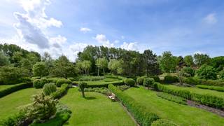 Prachtig appartement met uitzonderlijke terrassen in een privatief domein van 5 ha met binnenzwembad en op enkele stappen van het Zwin, de...