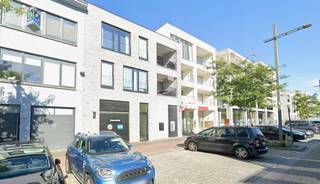 Enclosed garage box for two cars in the new development "De Posterij," close to the Bist in Wilrijk. Entrance through the shared automatic gate...