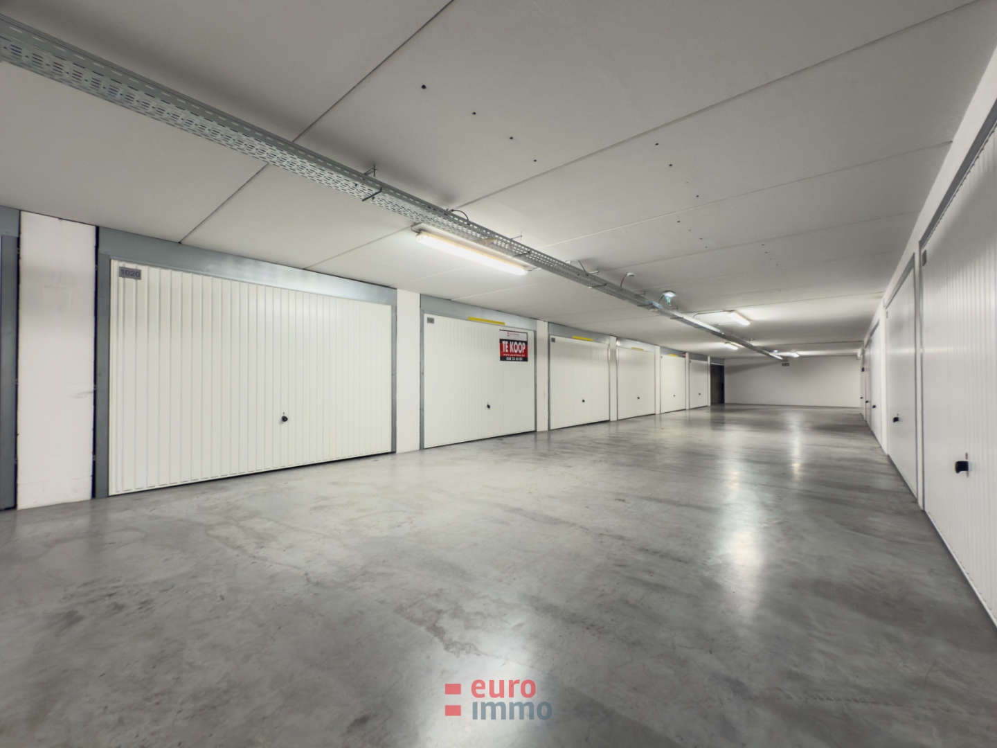 Zéér brede garage op centrale ligging in Nieuwpoort - foto 1