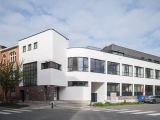 Omgeving Gent-Sint-Pieters. Uniek townhouse-appartement met terras en een perfecte symbiose tussen authenticiteit en hedendaags comfort.Op een zeer...