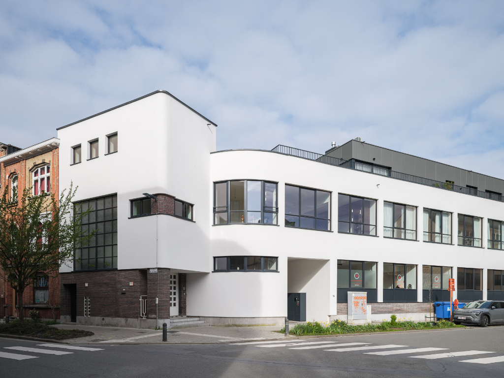 Uniek townhouse-appartement met o.m. 4 slaapkamers, 3 badkamer en een ruim terras. - foto 3