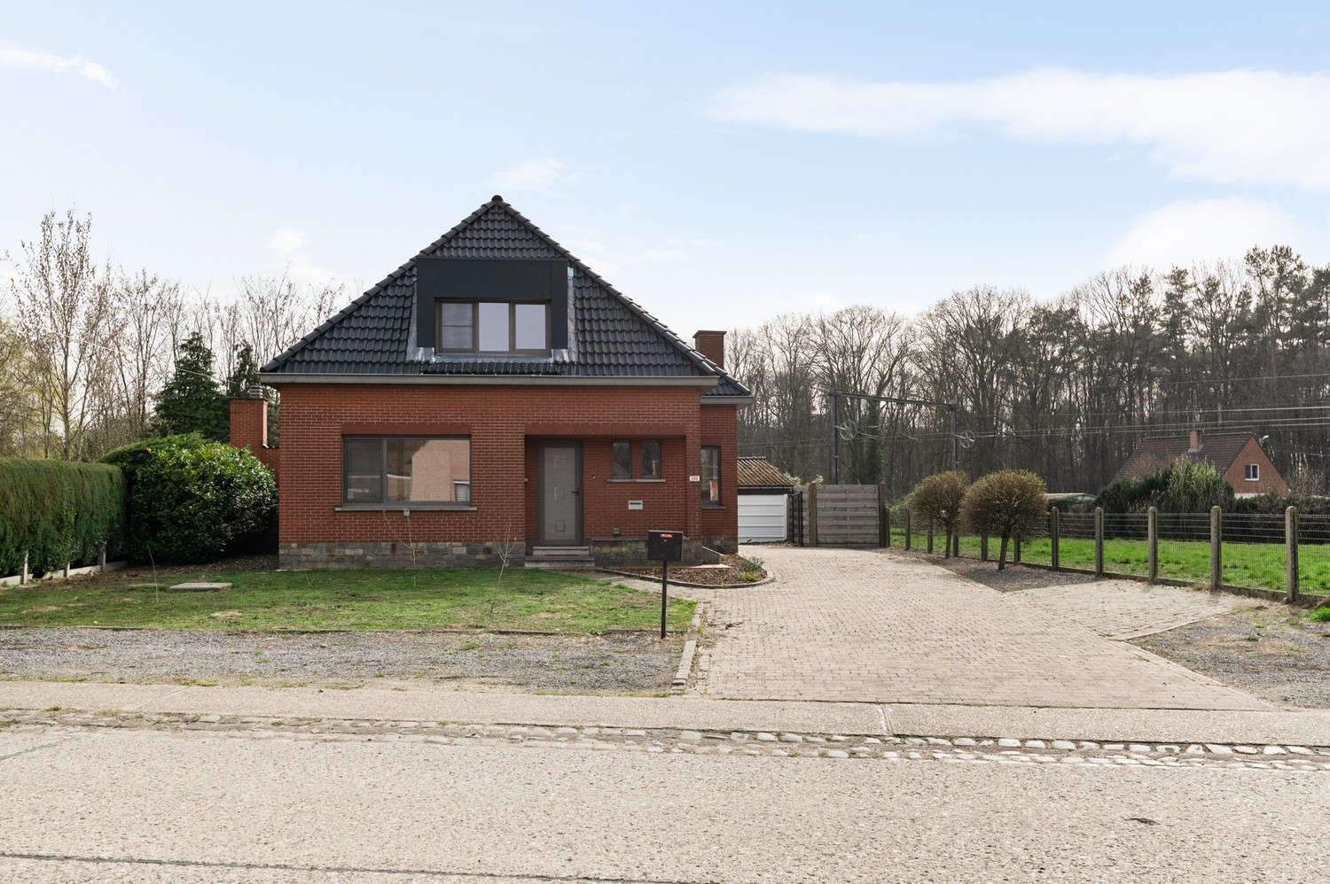 Aangename woning met ruime tuin en magazijn Te Koop op toplocatie in Begijnendijk - foto 2