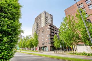 Dit ruim en lichtrijk appartement is gelegen aan de Cicerolaan 17 bus 4 in Evere, op een aangename ligging met winkels, openbaar vervoer...