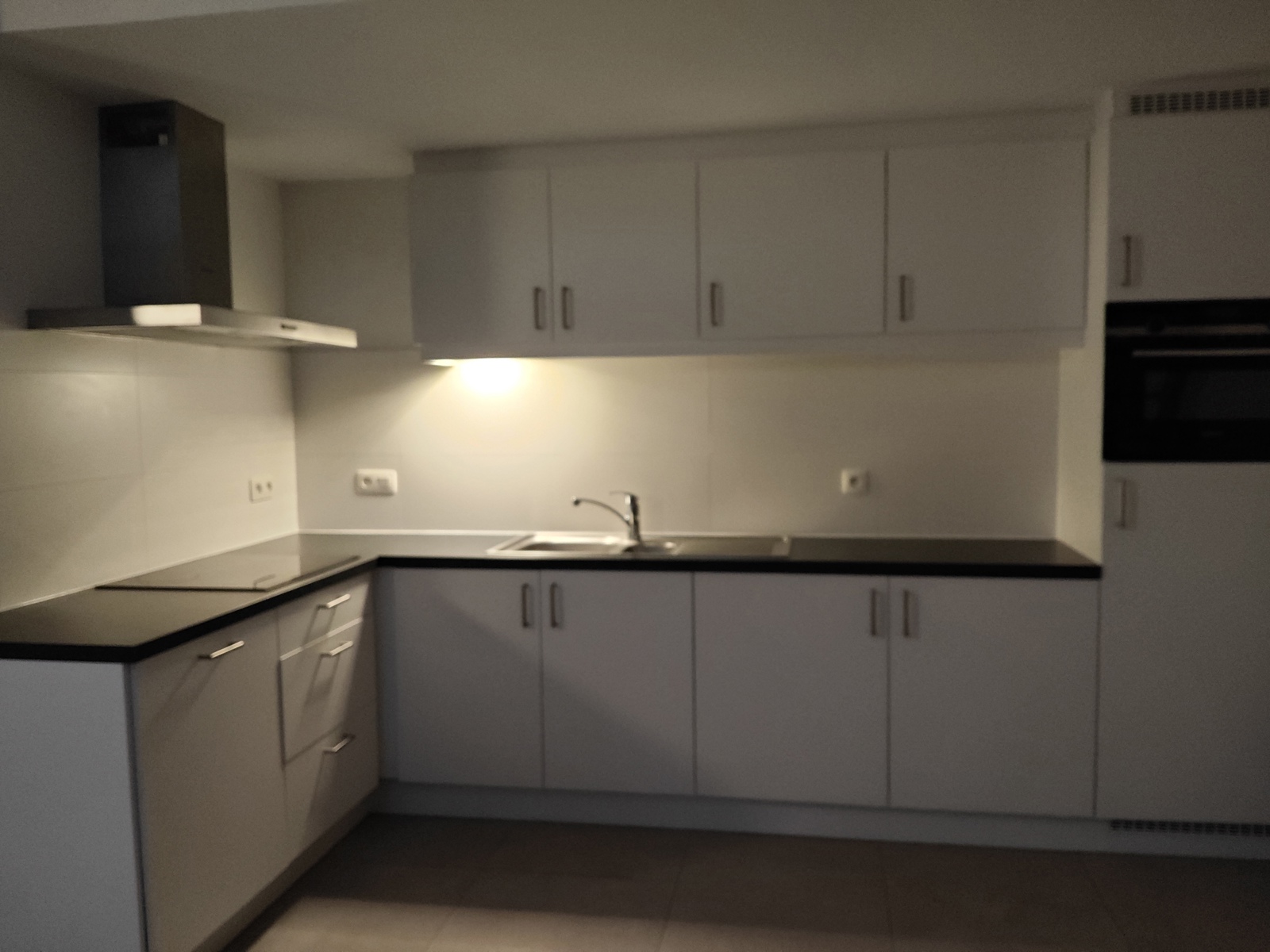 Een lichtrijk en rustig appartement, klaar om een nieuw verhaal te schrijven! - foto 4