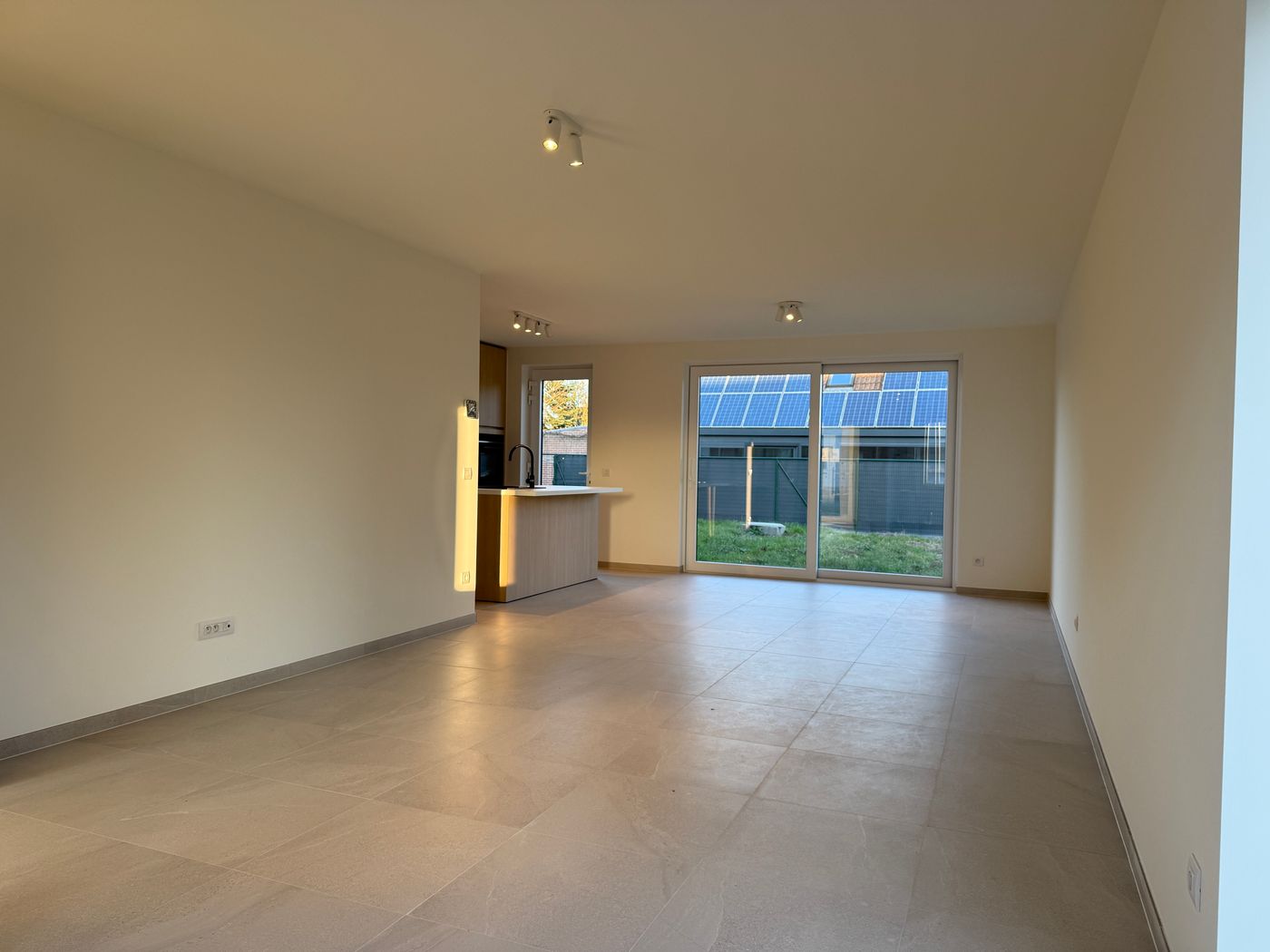 Moderne halfopen nieuwbouwwoning te Sijsele - photo 2