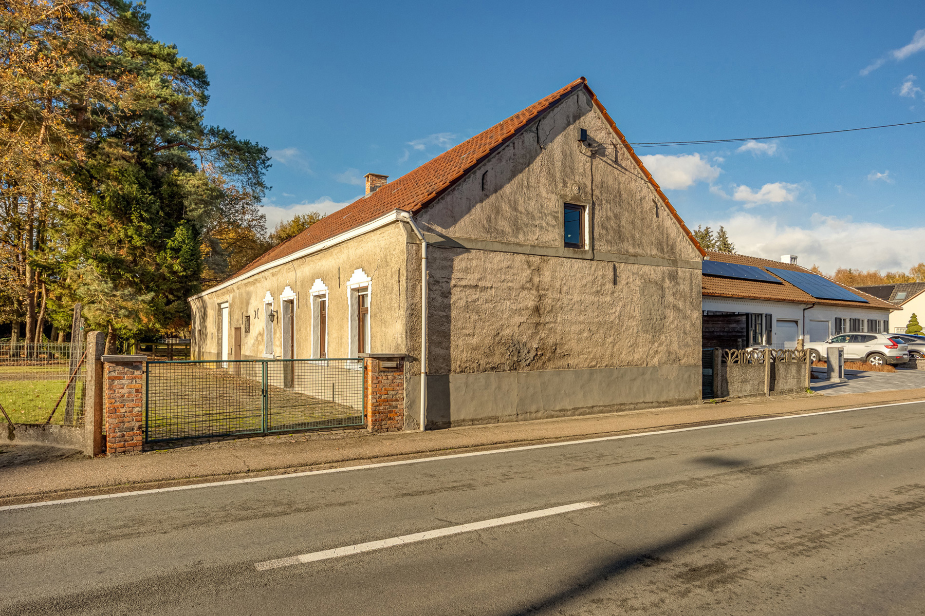 VOLLEDIG TE RENOVEREN HOEVE OP RUIM PERCEEL VAN 2156 M² - foto 4