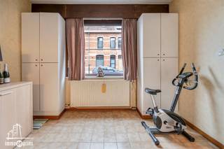 Deze op te frissen gesloten bebouwing met tuin is gelegen op een uitstekende locatie nabij het centrum van Sint-Niklaas en met een vlotte...