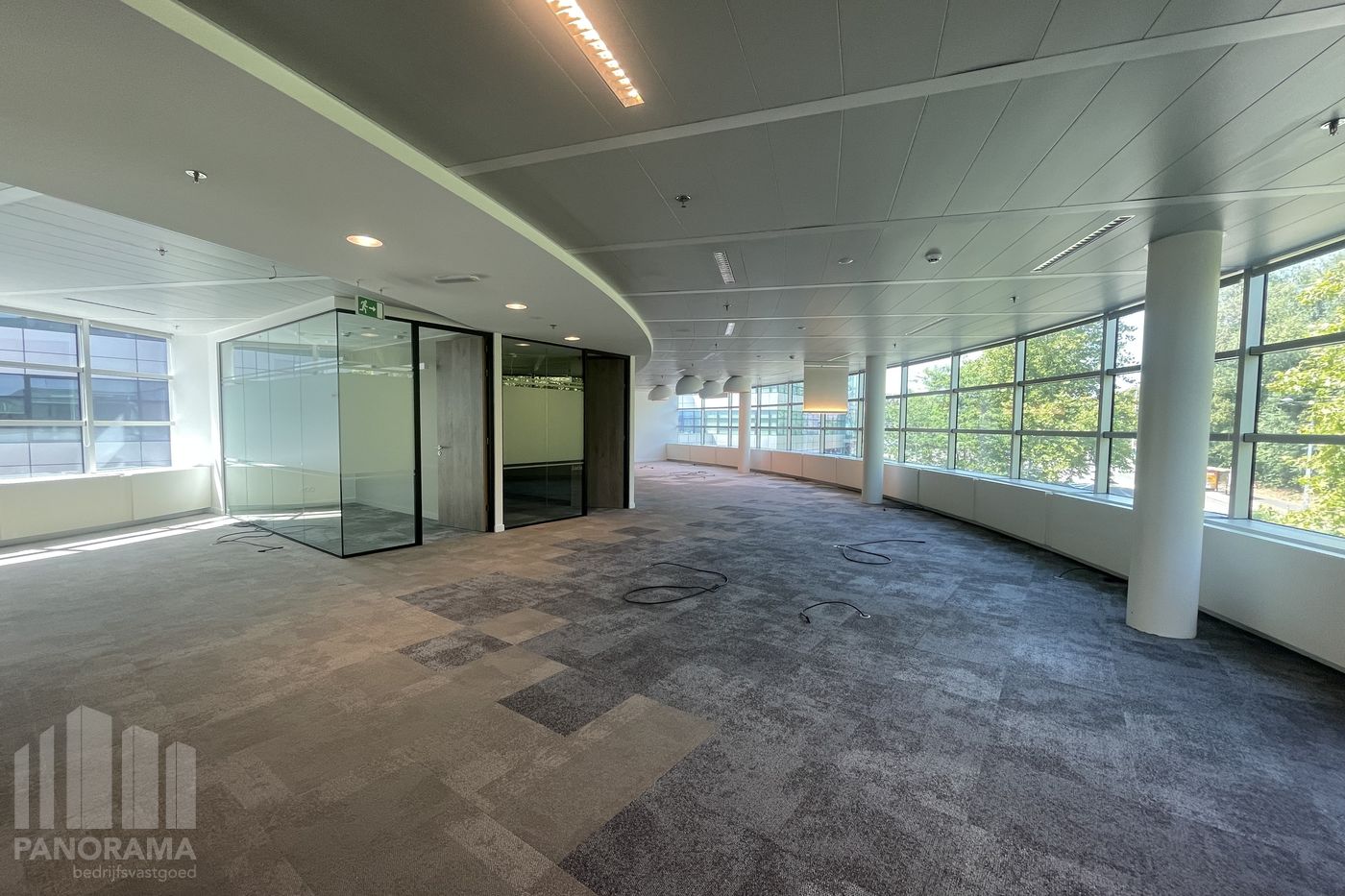 Moderne kantoorruimte van 811 m² te huur met hoogwaardige voorzieningen - foto 3