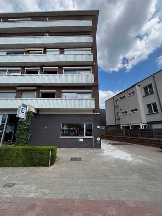 Garagebox in garagecomplex mechelsesteenweg 45-47 op centrale ligging te Mortsel biedt tal van mogelijkheden.Ligging: Gelegen op toplocatie te...