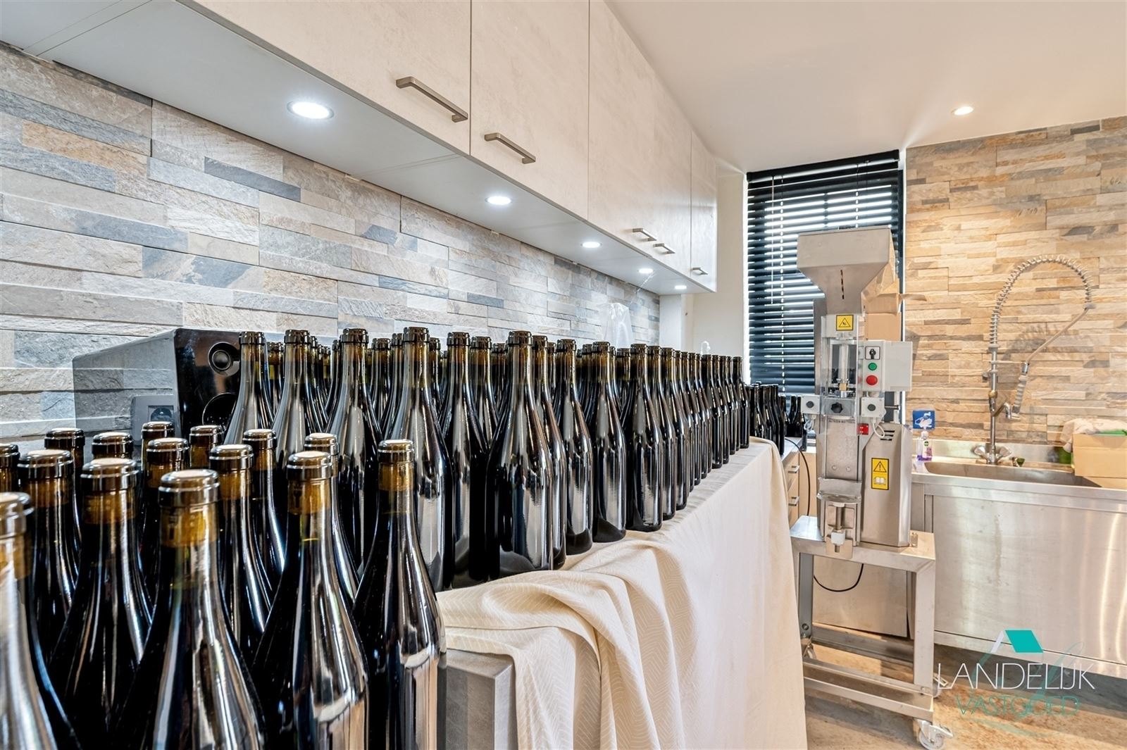 Domaine viticole d’exception avec charmante demeure sur 2 ha au Pays des Collines - photo 5