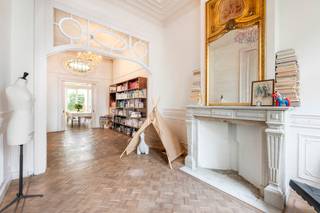 In een statige straat, pal in een van de meest gegeerde buurten van Antwerpen, ligt dit prachtige herenhuis. Je buren zijn het KMSKA, de Schelde en...