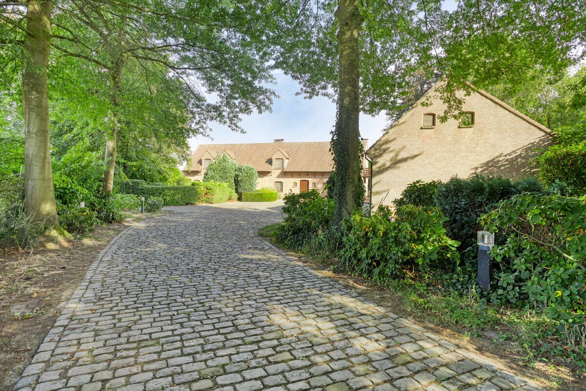 Karaktervolle hoeve met 5 slaapkamers op ca. 1,6 hectare - foto 1