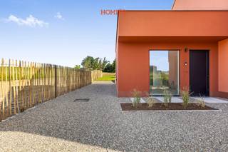 Op een vlot bereikbare locatie in Lubbeek bevindt zich deze volledig gerenoveerde, instapklare woning die comfort, ruimte en...