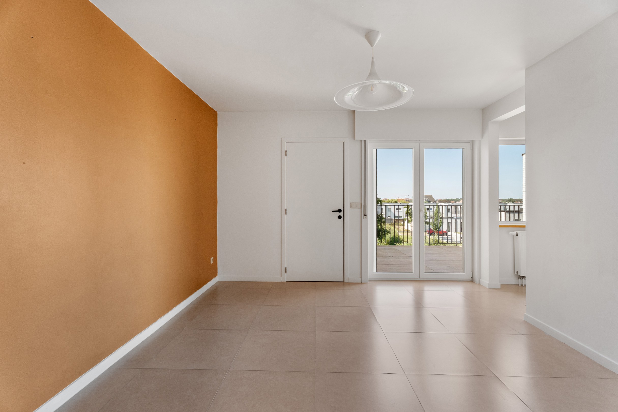 Gerenoveerd 3 slaapkamer appartement met lage kosten op toplocatie - foto 4