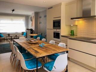 Gelegen in het sfeervolle centrum van oud-Knokke en aan de rand van het Zoute, bied deze kangoeroewoning ideale combinatie <br />van woonruimte en gemak. Het gelijkvloers beschikt over een ruime woonkamer, een volledig ingerichte keuken, twee comfortabele <br />slaapkamers, een moderne badkamer en een groot terras waar u kunt genieten van de buitenlucht. Het eerste verdiep biedt eveneens<br />een gezellige woonkamer en een ingerichte keuken, samen met één slaapkamer, een badkamer en een prachtig dakterras. <br />Bovendien is er een garage aanwezig, wat zorgt voor extra comfort en parkeergemak.<br /><br />Aarzel niet om ons te contacteren voor meer informatie: tel. 050 62 44 14 of via knokke@immax.be