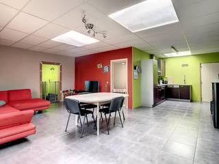 Bent u op zoek naar een eigendom met eindeloze mogelijkheden? In het centrum van Ruisbroek, rustig achterin gelegen aan de Raapveldstraat, vindt...