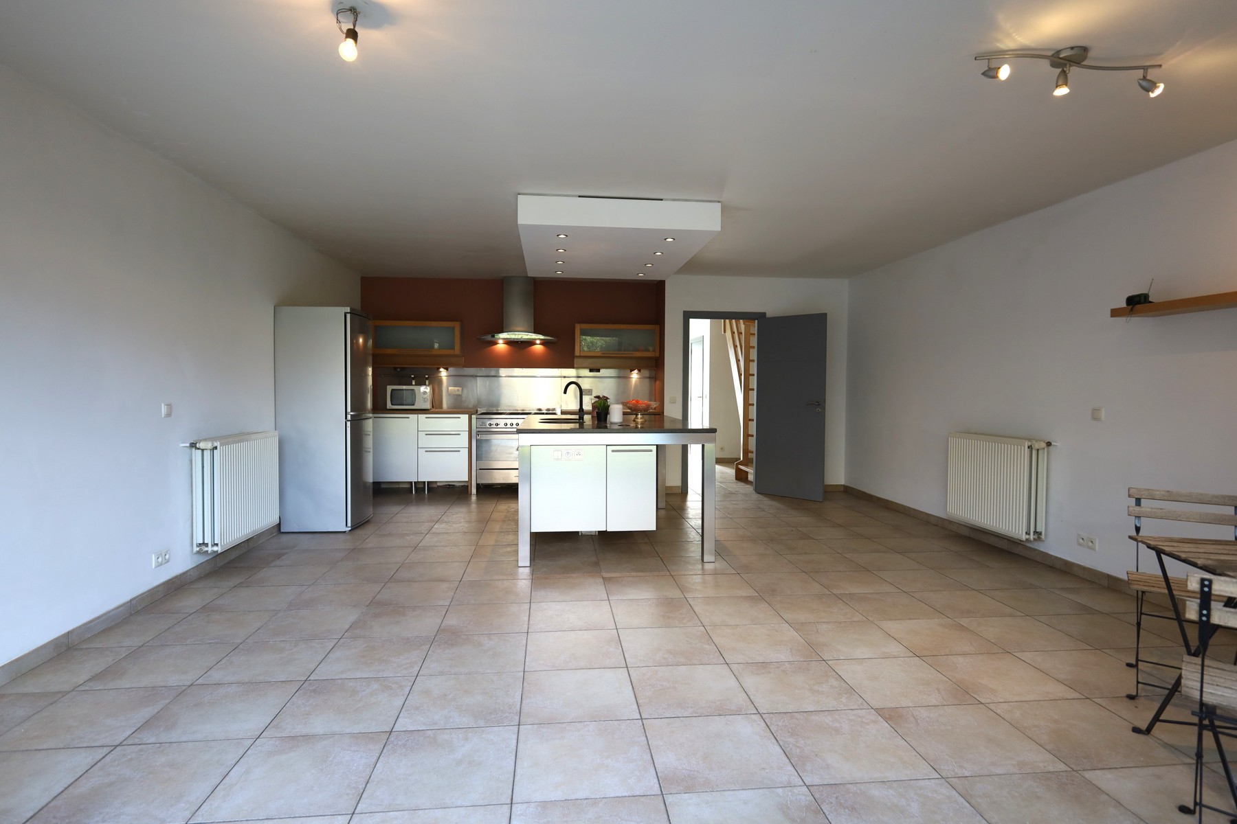 Quietly located house on a dead-end street, with 3 bedrooms, garage and garden. - photo 4