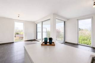 Vous recherchez un appartement moderne et économe en énergie ? Cet appartement lumineux de 86 m², construit en 2020, dispose de 2 chambres,...