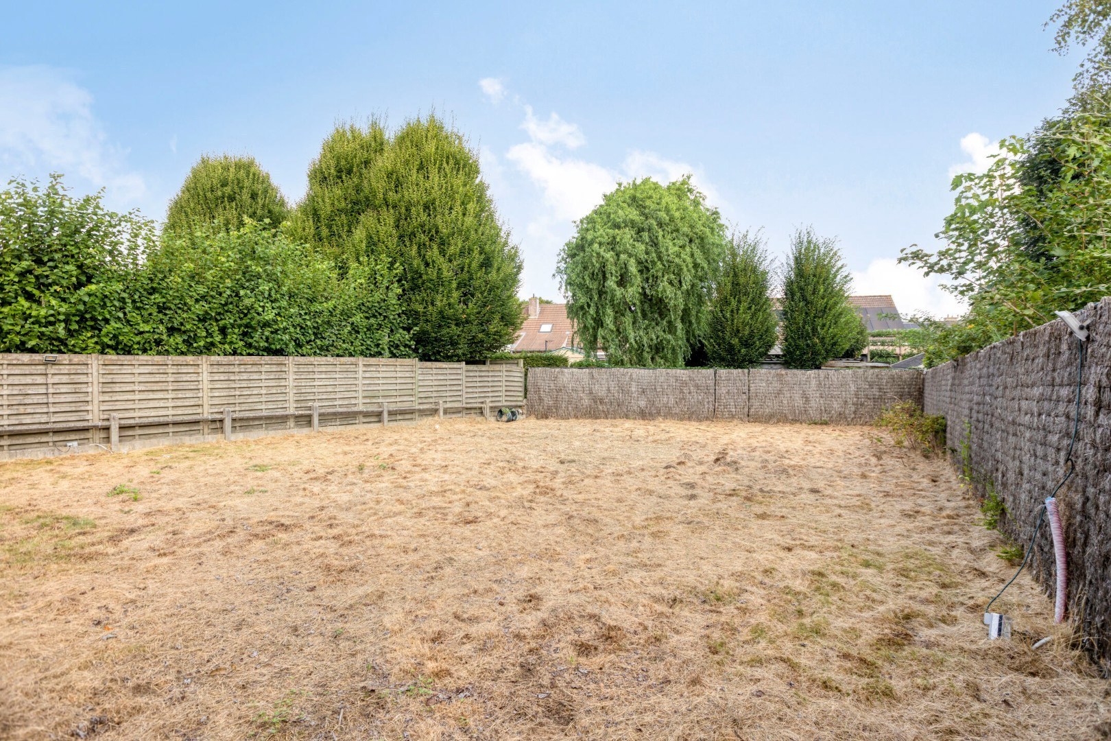 Te renoveren woning op 670 m2 in een rustige buurt! - foto 5