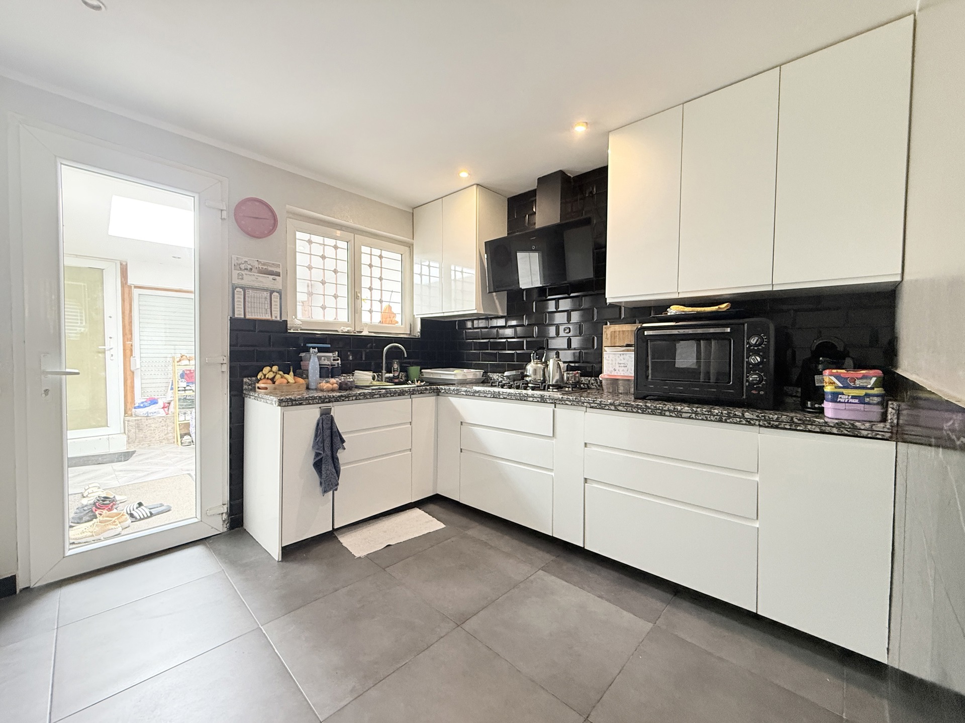 Leuke woning met 3 slk, oprit en tuin - foto 5