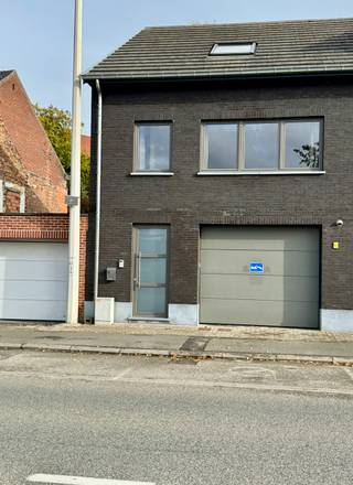 Gelegen in het centrum van Overijse, op wandelafstand van winkels, scholen, park en vijvers en met een vlotte verbinding naar de...