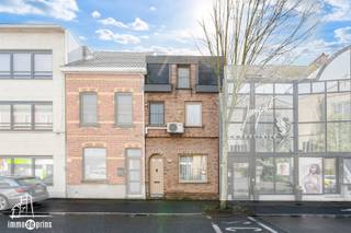 Charmante woning op een uitstekende ligging in Sint-Niklaas, nabij het centrum en met een vlotte bereikbaarheid. De woning beschikt over...