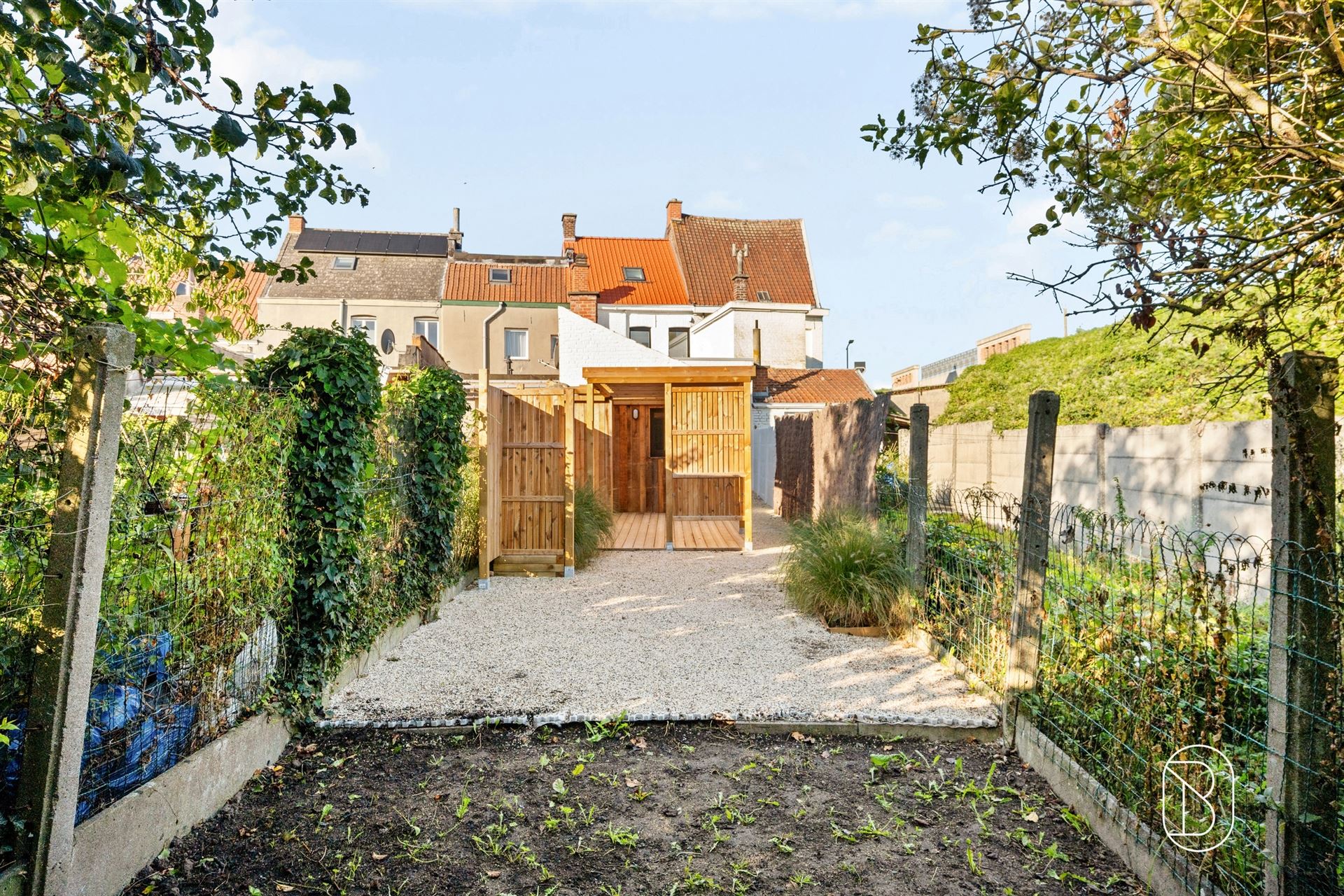 Volledig vernieuwde woning met 4 slk & tuin - foto 4