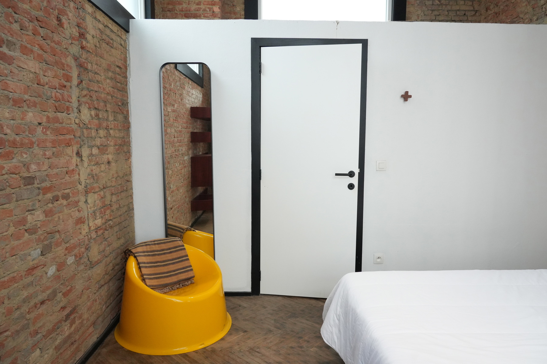 Ruim en lichtrijk triplex-atelier in de stad - foto 3