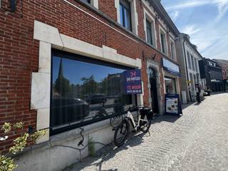 Commercial à louer à Lennik