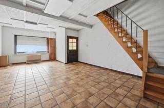 Ligging, ligging en ligging  dé sleutel tot een slimme vastgoedinvestering. Deze te renoveren woning met tuin bevindt zich in een gegeerde...