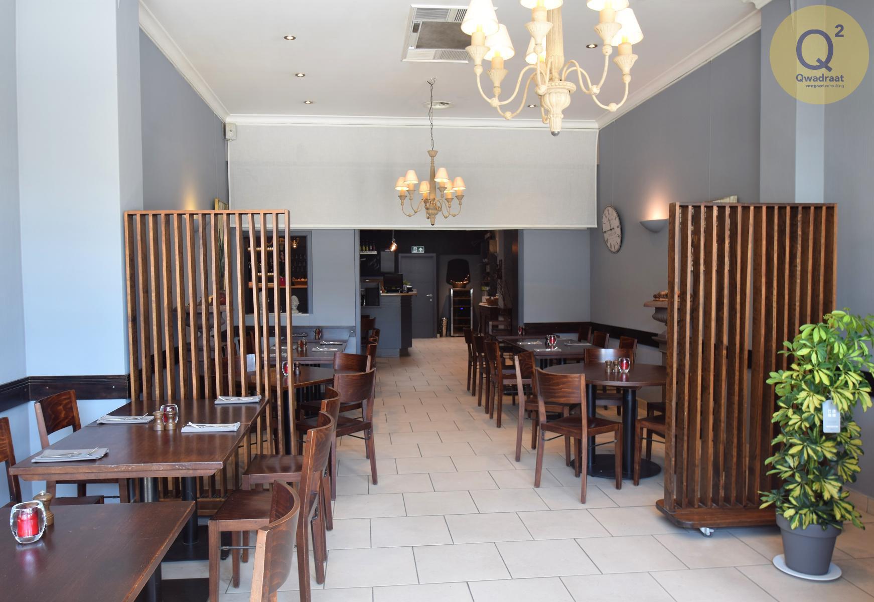 Riant opbrengsteigendom met handelspand op de Bredabaan te Merksem - foto 2