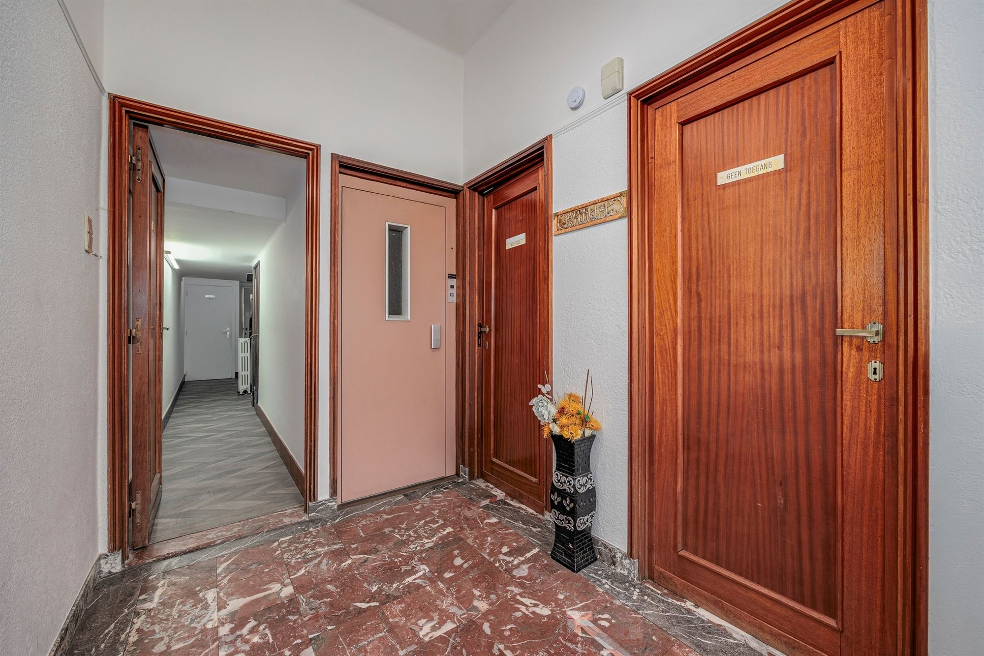 Ruime woning met veelzijdige praktijkruimtes - foto 4