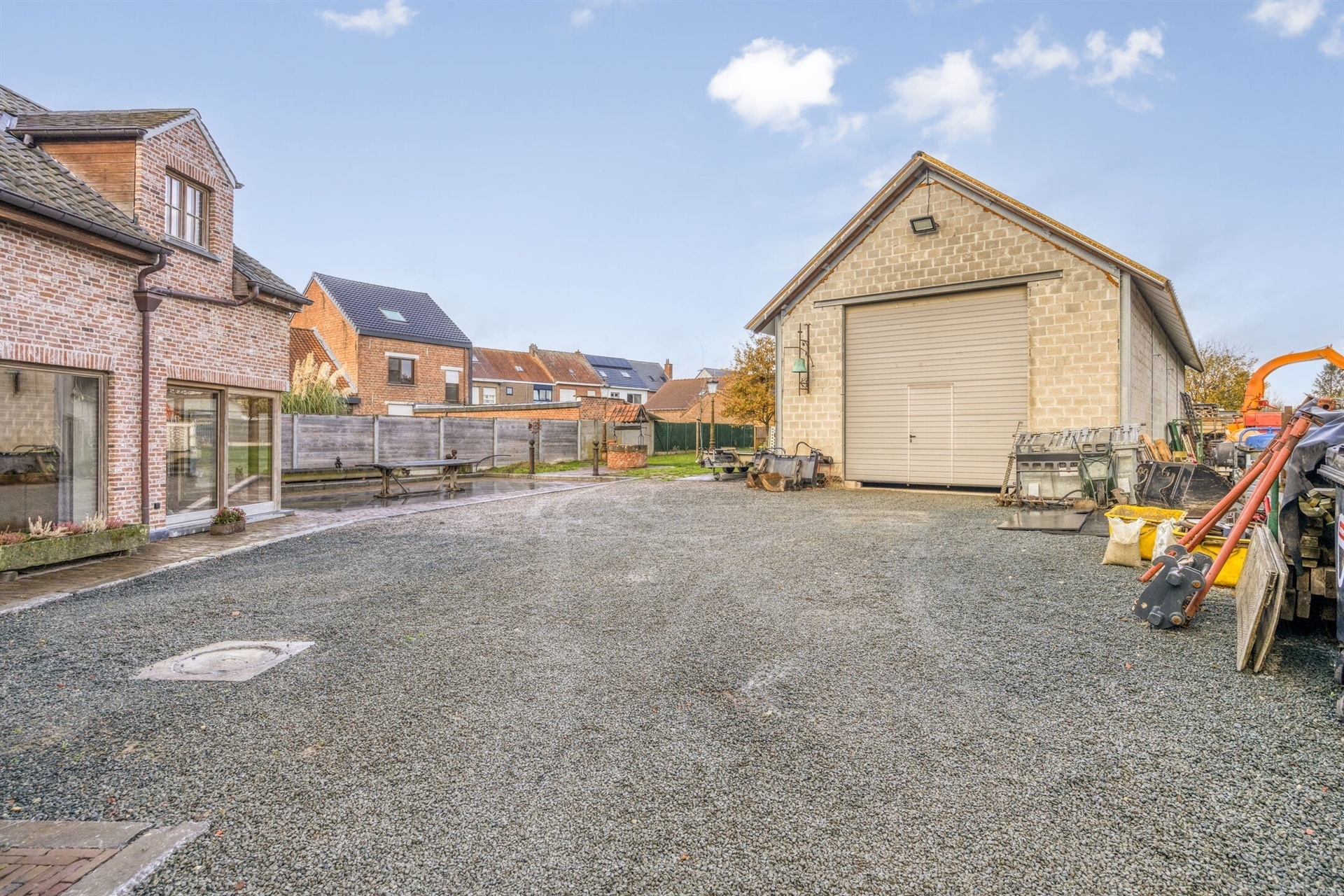 Volledige gerenoveerde woning met loods - foto 2