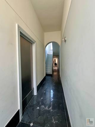 PLAN ONLINE UW BEZOEK VIA WWW.IMMOBOSS.BEDeze ruime gezinswoning is centraal gelegen in de onmiddellijke nabijheid van openbaar vervoer, scholen,...