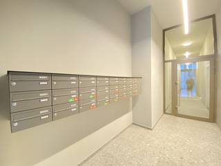 Ben je op zoek naar een nieuw thuis in het levendige centrum van Leuven? Dit moderne appartement biedt de ideale combinatie van rust en het levendige stadsleven en is daarenboven onmiddellijk beschikbaar!<br /><br />Gelegen in de nieuwe, duurzame woonwijk 'Hertogensite', biedt deze locatie een trendy woonomgeving en fungeert als een ideale uitvalsbasis, zowel voor het stadscentrum als voor de snelwegtoegang.<br /><br />Het gelijkvloerse appartement omvat een ruime woonkamer met veel natuurlijk licht, een volledig uitgeruste keuken, een overdekt terras, één ruime slaapkamer met aangrenzende badkamer, een technische berging en een apart toilet. De hoge plafonds vallen meteen op en dragen bij aan een gevoel van ruimtelijkheid in het appartement.<br /><br />Het appartement is volledig geschilderd en voorzien van moderne lichtarmaturen en passende gordijnen.<br /><br />Gebouwd in 2023 met kwalitatieve materialen, beschikt het appartement over een uitstekende EPC-score. De vloerverwarming, die per ruimte afzonderlijk kan worden geregeld, biedt niet alleen verwarming, maar kan ook de vloer passief koelen in de zomer. De vloerverwarming wordt aangestuurd door een centrale warmtepomp die de verwarming verdeelt over meerdere gebouwen. Het ventilatiesysteem heeft innovatieve kenmerken, waaronder warmteterugwinning en uiterst nauwkeurige sensoren.<br />Kortom, een duurzaam, energiezuinig en uiterst comfortabel appartement!<br />Het appartement is onmiddellijk beschikbaar vanaf 01/07/26 voor een periode van minimum 3 jaar.<br />De huurprijs bedraagt €1155 per maand + €130 provisie voor; <strong>verwarming, </strong><strong>warm water </strong>en het verbruik en onderhoud van de gemeenschappelijke delen. Koud water en elektriciteit zijn individueel.<br /><br />Lijkt dit appartement echt iets voor jou? Wees er dan snel bij en maak zelf een afspraak via onze online agenda onder 'bezoekmoment kiezen. Of neem gerust contact met ons op voor verdere informatie of om een bezichtiging te regelen, via telefoon op 016 23 90 81 (elke weekdag bereikbaar tussen 10u en 13u). Dit is een geweldige kans die u niet wilt missen!