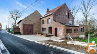 GOOIK - Woning met schuur en weide op adembenemende locatieOntdek deze prachtig gelegen eigendom op een perceel van maar liefst 43 are, waar rust,...