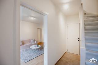 Instapklare, energiezuinige woning (EPC A) op een zonnig perceel in een rustige woonwijk te Brasschaat!Deze hoogwaardig gerenoveerde woning werd in...