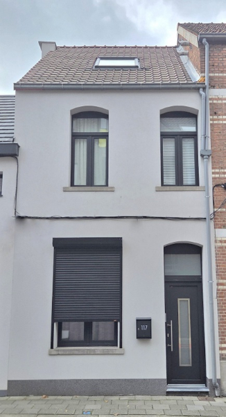 VRIJ RECENT GERENOVEERDE KNUSSE GEZINSWONING MET GROOT TERRAS - photo 1