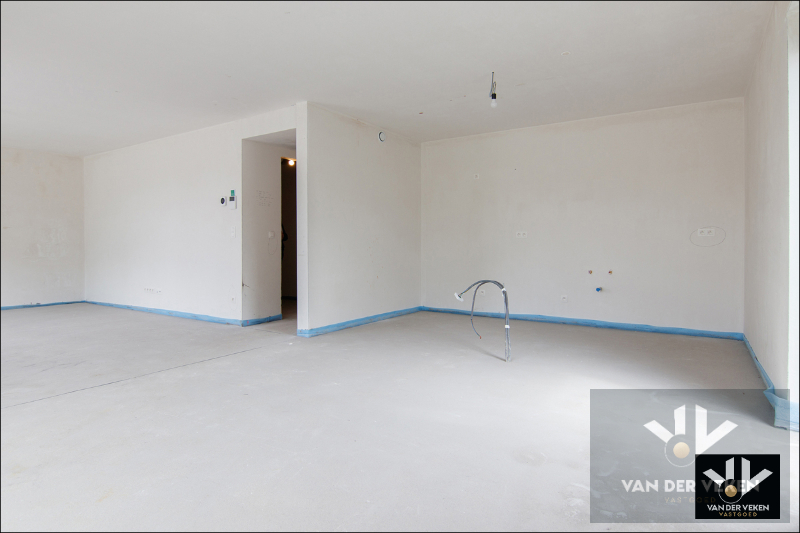 Ruim gelijkvloers nieuwbouwappartement met 4 slaapkamers en 2 badkamers, ruim terras en een mooie tuin op een goed bereikbare locatie! - foto 5