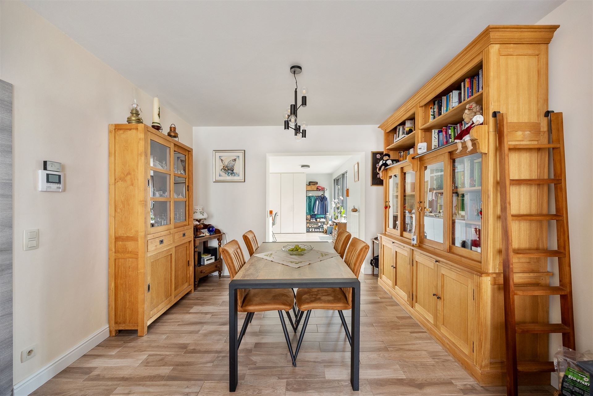 Gelijkvloers appartement met tuin en ruime garage/magazijn. - foto 5