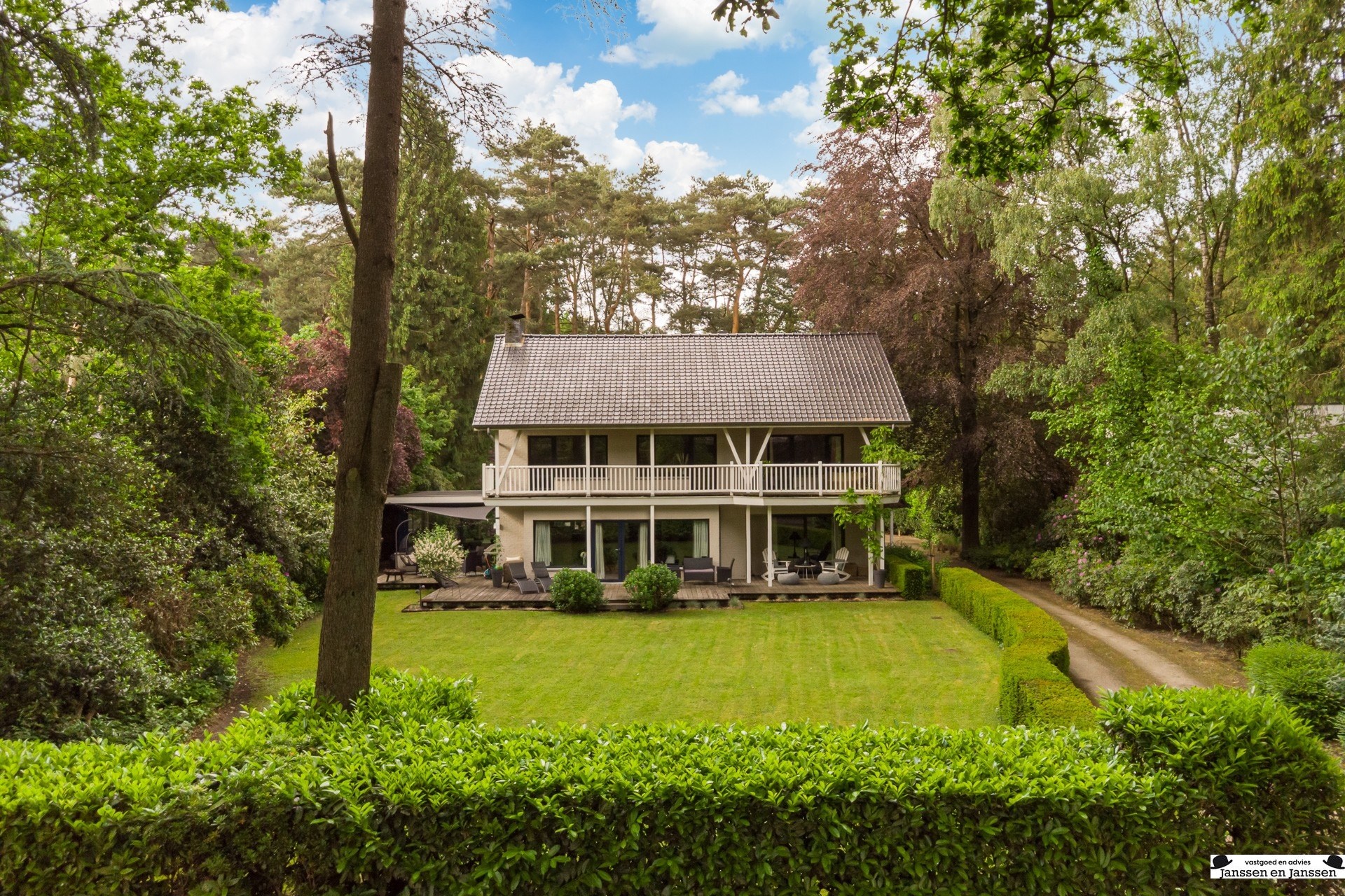 Villa - photo 1