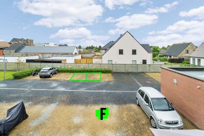 2 autostaanplaatsen nabij het centrum van Veldegem - foto 1