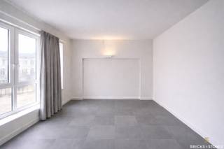 Dit lichtrijke en praktisch ingedeelde 1-slaapkamerappartement bevindt zich in de vernieuwde Slachthuisbuurt op Den Dam, een levendige stadswijk...