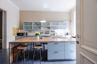 Op een toplocatie, in de Statiestraat te Aarschot, ontdek je deze prachtige en instapklare herenwoning. Gelegen op wandelafstand van station,...