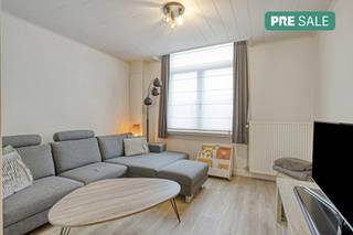 Bent u op zoek naar de ideale starterswoning op een toplocatie? Deze verrassend ruime rijwoning in het centrum van Aalter combineert het comfort...