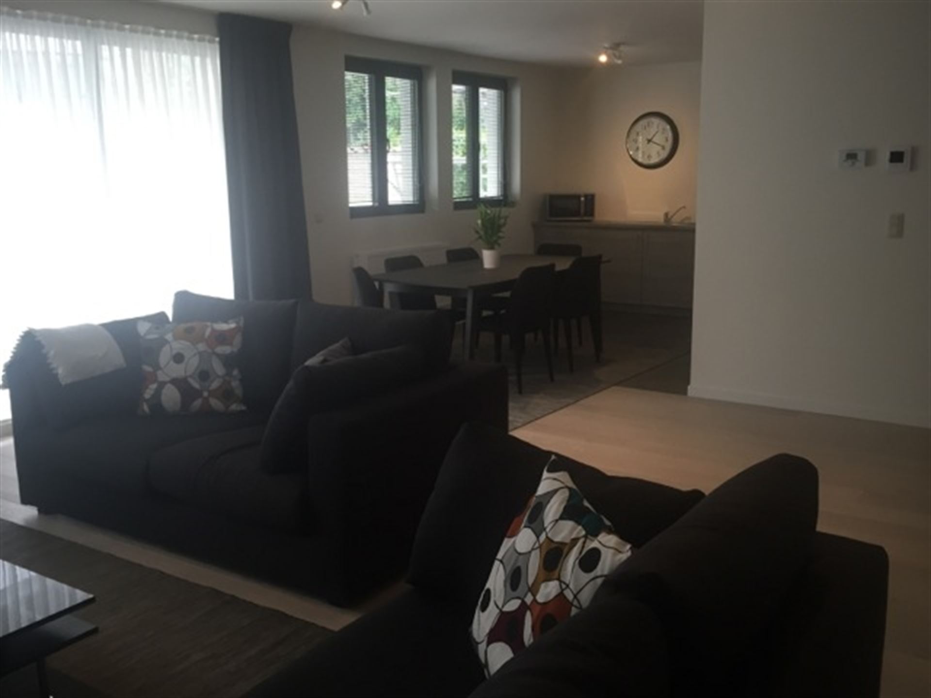 Prachtig recent 2 slaapkamer gelijkvloers appartement in de Europese wijk - foto 5