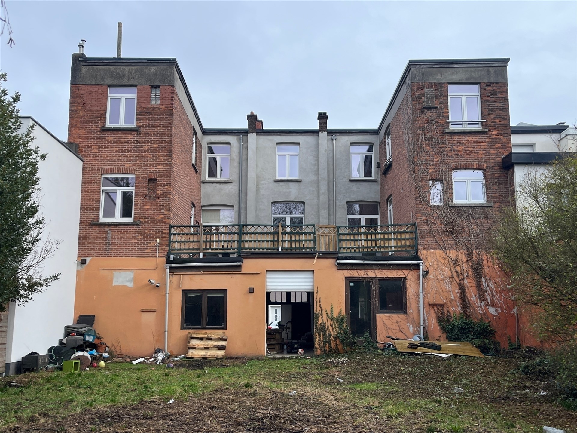 Appartementsgebouw met parking en zeer grote tuin! - foto 5