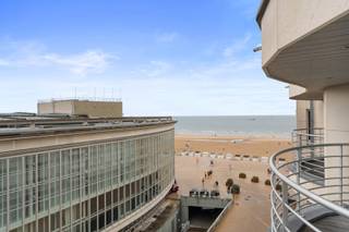 Prachtig lateraal zeezicht en zicht op het KursaalGelegen in de stadscentrum van OostendeOp enkele meters van het strandPrivatieve berging...