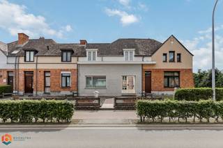 Op een goede locatie nabij het centrum van Heist-op-den-Berg bevindt zich deze leuke woning met 3 slaapkamers, tuin, dubbele garage en...